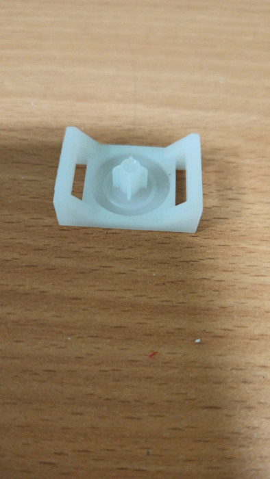 Пластиковий тримач стяжок для кабелю CTH17